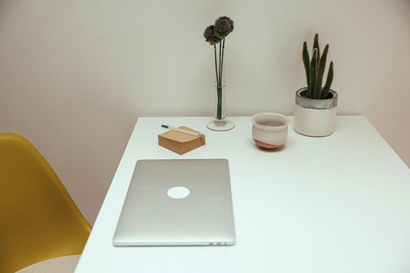 A Beginner's Guide to Selling a Simple Service as Your First Side Hustle